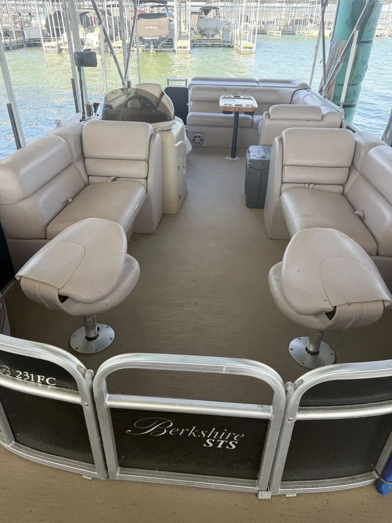 Slide: The Image of Berkshire 24 RFX Arch Tritoon 2015 - 8