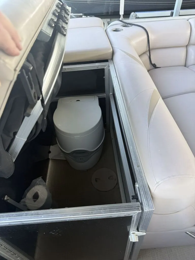 Slide: The Image of Berkshire 24 RFX Arch Tritoon 2015 - 9