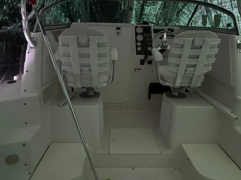 The Image of Seaswirl 2301 Striper 2006 - undefined