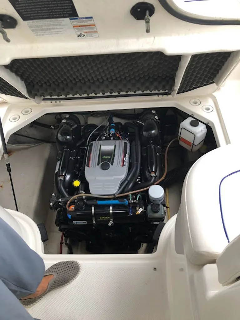 Slide: The Image of Bayliner Discovery 2011 - 3