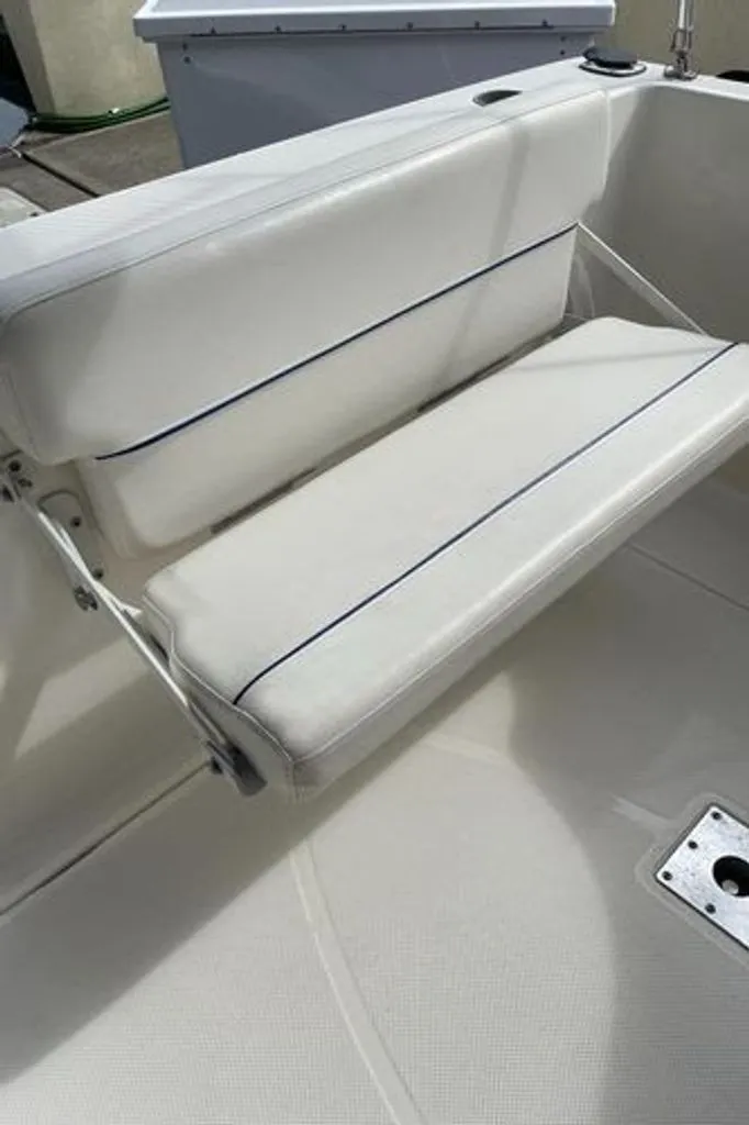 Slide: The Image of Bayliner Discovery 2011 - 5