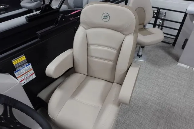 Slide: The Image of Flagship Endurance Rear Fish & Front Fish E20 RF 2023 - 10