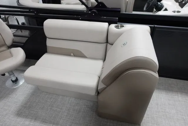 Slide: The Image of Flagship Endurance Rear Fish & Front Fish E20 RF 2023 - 11