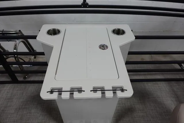 Slide: The Image of Flagship Endurance Rear Fish & Front Fish E20 RF 2023 - 15