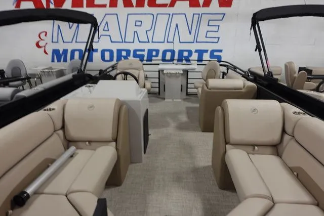 Slide: The Image of Flagship Endurance Rear Fish & Front Fish E20 RF 2023 - 3