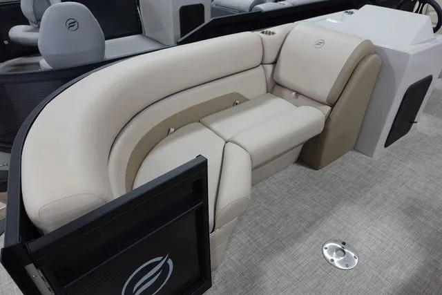 Slide: The Image of Flagship Endurance Rear Fish & Front Fish E20 RF 2023 - 5