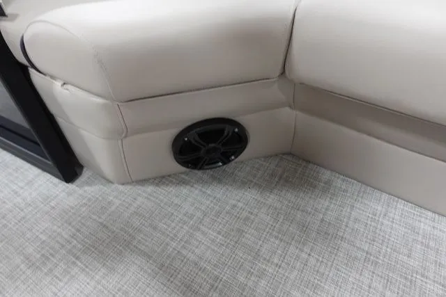 Slide: The Image of Flagship Endurance Rear Fish & Front Fish E20 RF 2023 - 6