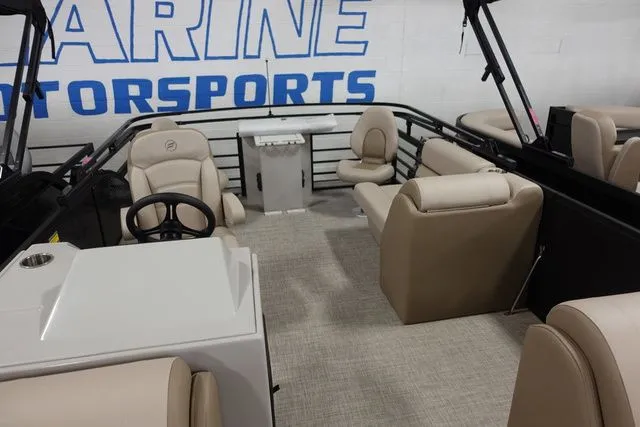 Slide: The Image of Flagship Endurance Rear Fish & Front Fish E20 RF 2023 - 7