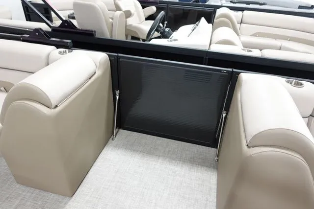 Slide: The Image of Flagship Endurance Rear Fish & Front Fish E20 RF 2023 - 8