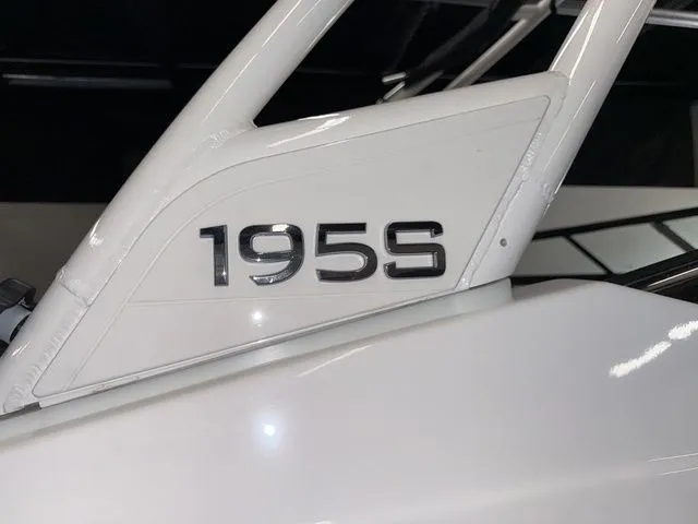 Slide: The Image of Yamaha Boat 195S 2025 - 10