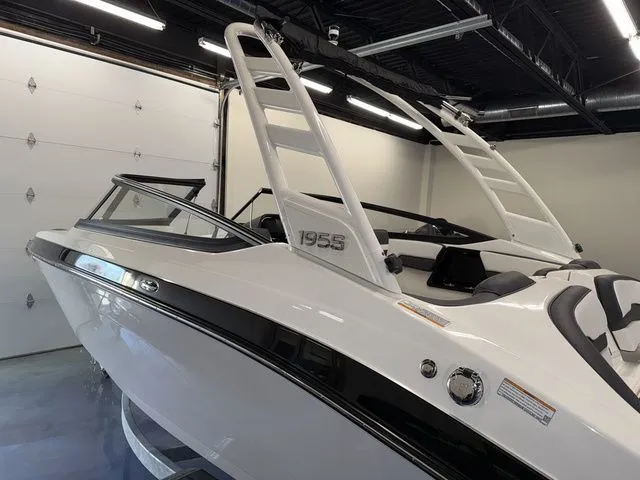 Slide: The Image of Yamaha Boat 195SS 2025 - 13