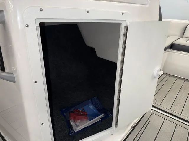 Slide: The Image of Yamaha Boat 195SS 2025 - 6