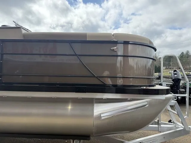 Slide: The Image of Veranda VR22RC 2026 - 3