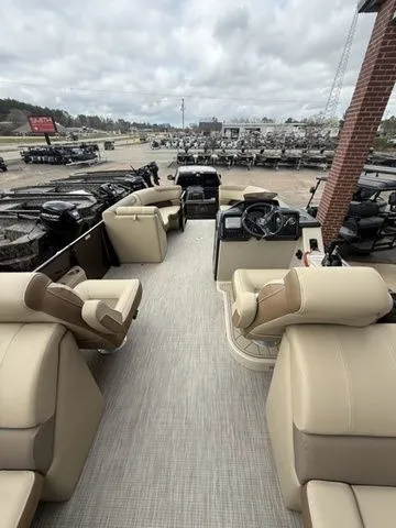 Slide: The Image of Veranda VR22RC 2026 - 30