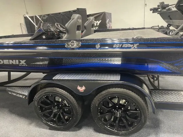 Slide: The Image of Phoenix Bass Boat 921 Elite X 2026 - 6