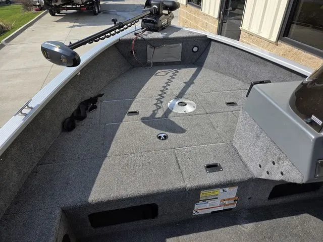 Slide: The Image of Alumacraft 165 Navigator 2011 - 21