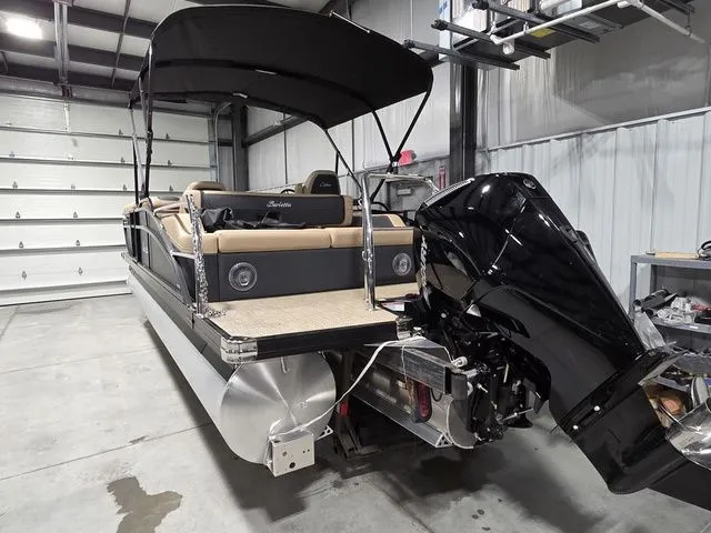 Slide: The Image of Barletta Cabrio 22UC 2026 - 10