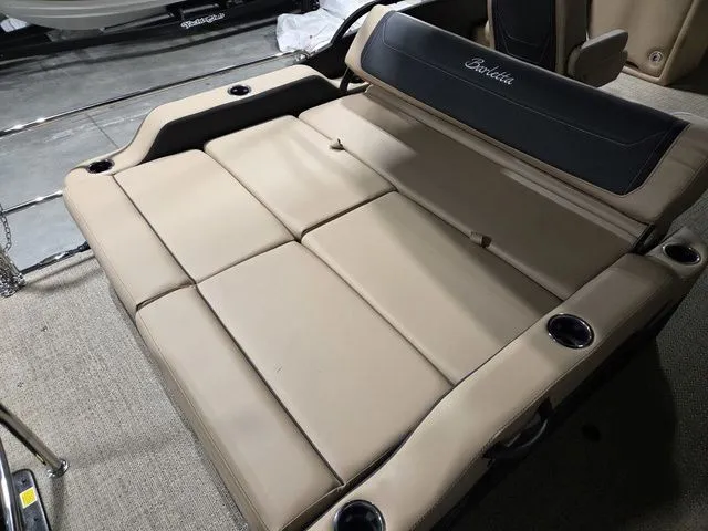 Slide: The Image of Barletta Cabrio 22UC 2026 - 13