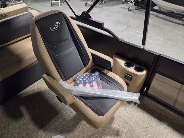 Slide: The Image of Barletta Cabrio 22UC 2026 - 16