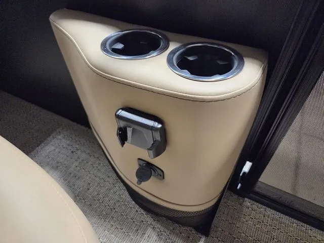 Slide: The Image of Barletta Cabrio 22UC 2026 - 17