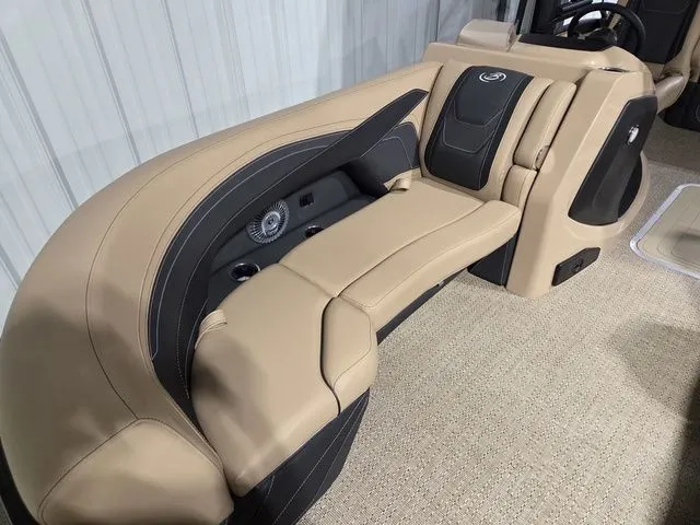 Slide: The Image of Barletta Cabrio 22UC 2026 - 30