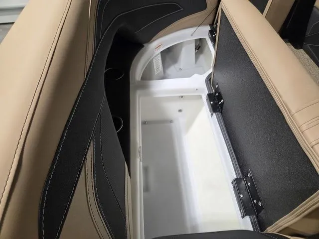 Slide: The Image of Barletta Cabrio 22UC 2026 - 33