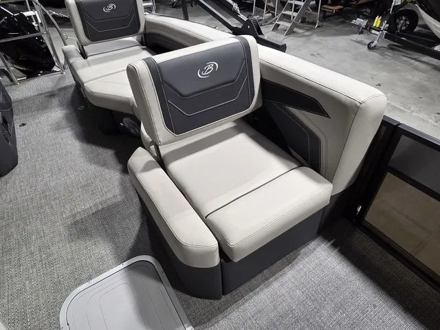 Slide: The Image of Barletta Cabrio 22M 2026 - 15