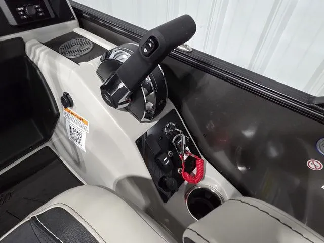 Slide: The Image of Barletta Cabrio 22M 2026 - 24