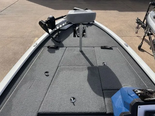 Slide: The Image of Avid 18 XB 2022 - 10