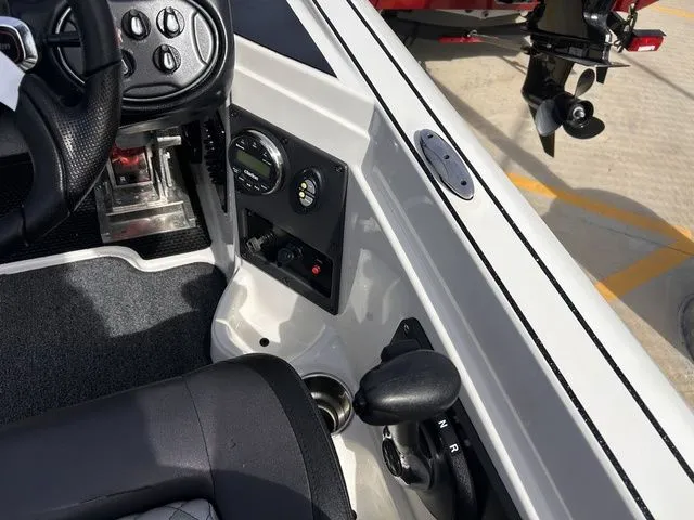 Slide: The Image of Triton 20 TrX Patriot 2020 - 12