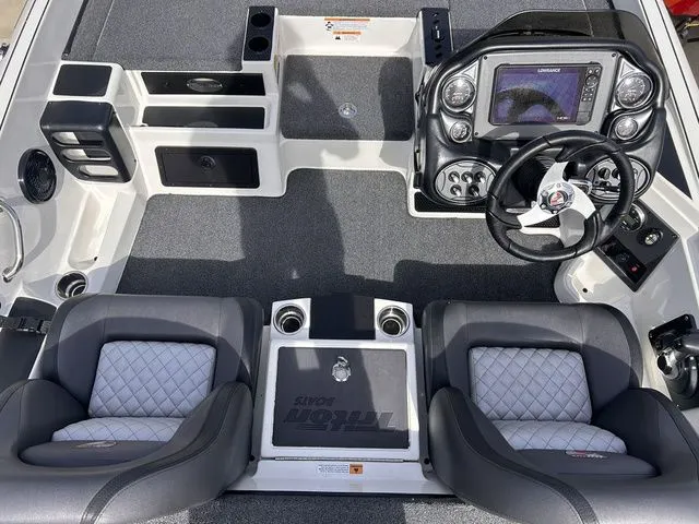 Slide: The Image of Triton 20 TrX Patriot 2020 - 13