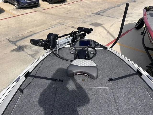 Slide: The Image of Triton 20 TrX Patriot 2020 - 14