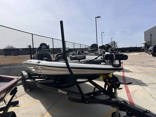 Slide: The Image of Triton 20 TrX Patriot 2020 - 3