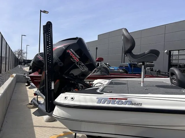 Slide: The Image of Triton 20 TrX Patriot 2020 - 6
