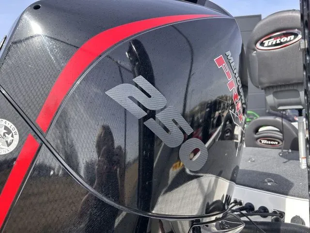 Slide: The Image of Triton 20 TrX Patriot 2020 - 7