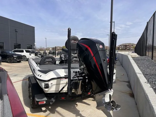 Slide: The Image of Triton 20 TrX Patriot 2020 - 8