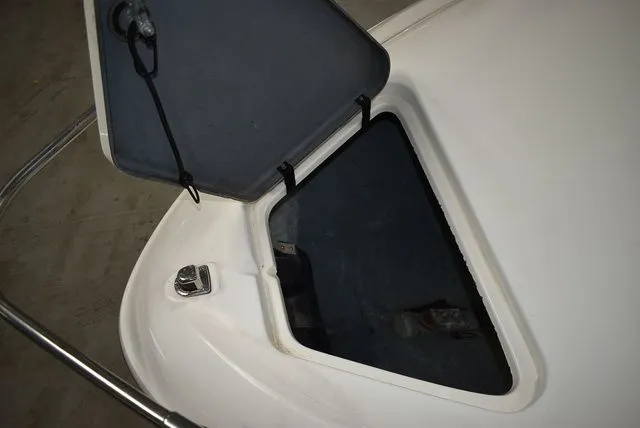 Slide: The Image of Sea Ray 220 Overnighter 1995 - 23