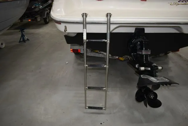 Slide: The Image of Sea Ray 220 Overnighter 1995 - 30