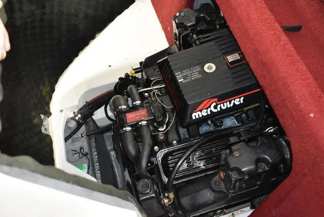 Slide: The Image of Sea Ray 220 Overnighter 1995 - 37