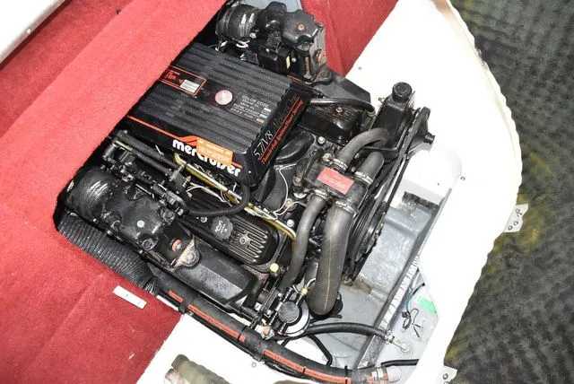 Slide: The Image of Sea Ray 220 Overnighter 1995 - 38