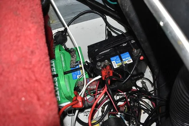 Slide: The Image of Sea Ray 220 Overnighter 1995 - 44