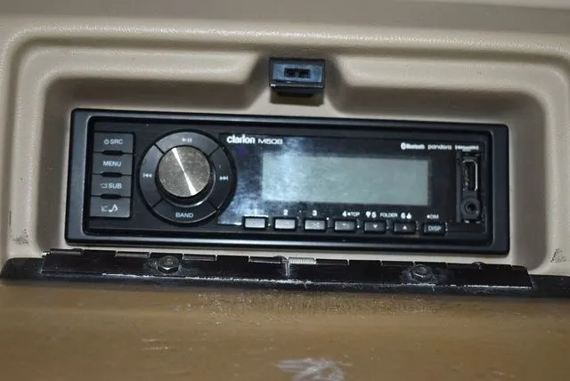 Slide: The Image of Sea Ray 220 Overnighter 1995 - 60