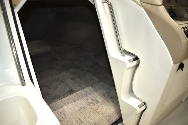 Slide: The Image of Sea Ray 220 Overnighter 1995 - 75