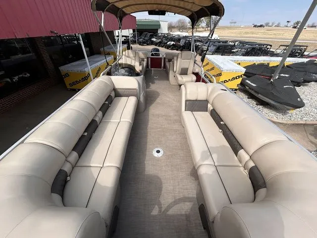 Slide: The Image of Sun Tracker Party Barge 24 DLX 2021 - 10