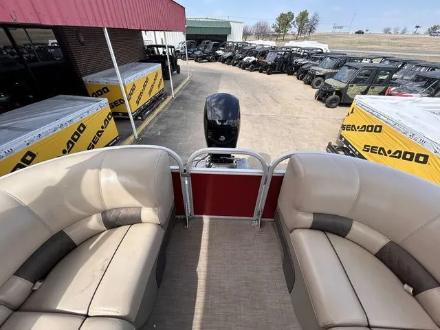 Slide: The Image of Sun Tracker Party Barge 24 DLX 2021 - 14