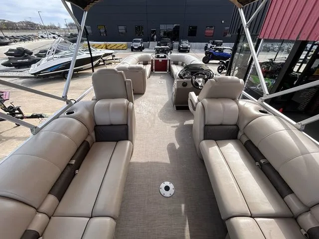 Slide: The Image of Sun Tracker Party Barge 24 DLX 2021 - 16