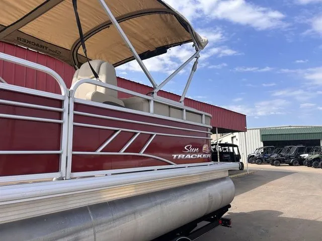 Slide: The Image of Sun Tracker Party Barge 24 DLX 2021 - 3