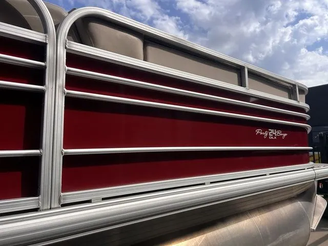 Slide: The Image of Sun Tracker Party Barge 24 DLX 2021 - 8