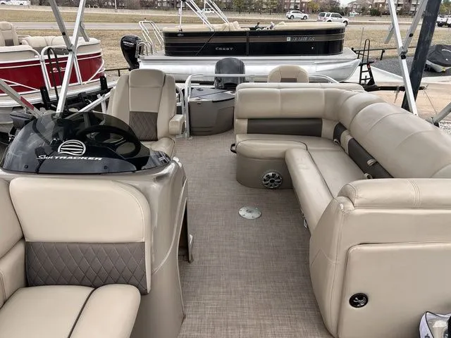 Slide: The Image of Sun Tracker Fishin' Barge 20 DLX 2023 - 17