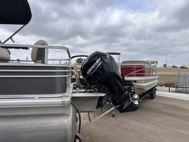 Slide: The Image of Sun Tracker Fishin' Barge 20 DLX 2023 - 3